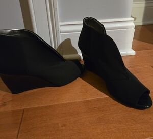 Bandolino Elegant Black Wedge Shoes